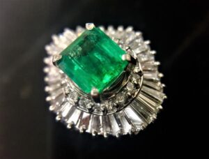 エメラルドプラチナリング