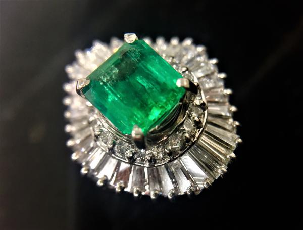 エメラルドプラチナリング